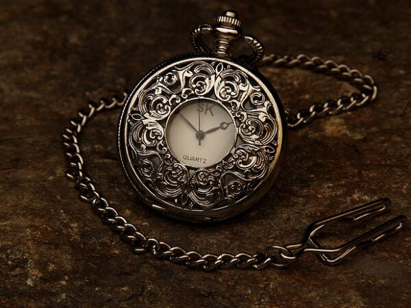Elegância em Detalhes: Como a Prata Eleva seu Estilo